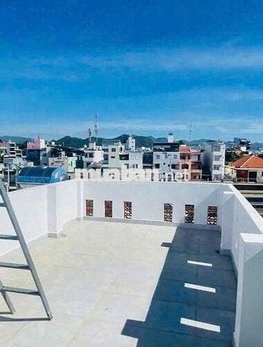 Cho thuê nhà 4 tầng Phước Tân - Nha Trang, trung tâm gần Mã vòng