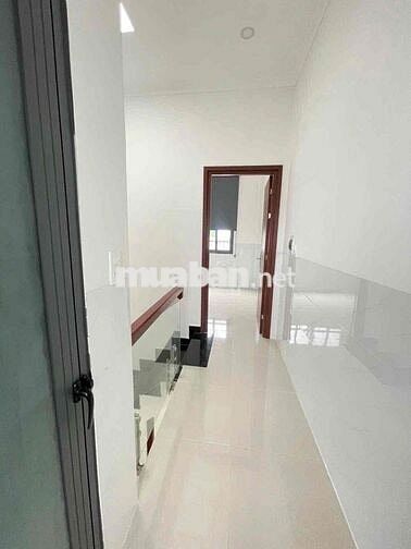 Nhà 2 lầu mới trục chính hẻm Trần Hưng Đạo