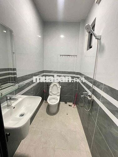 Nhà 2 lầu mới trục chính hẻm Trần Hưng Đạo