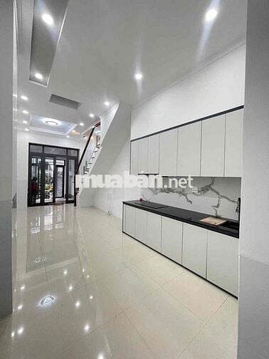 Nhà 2 lầu mới trục chính hẻm Trần Hưng Đạo