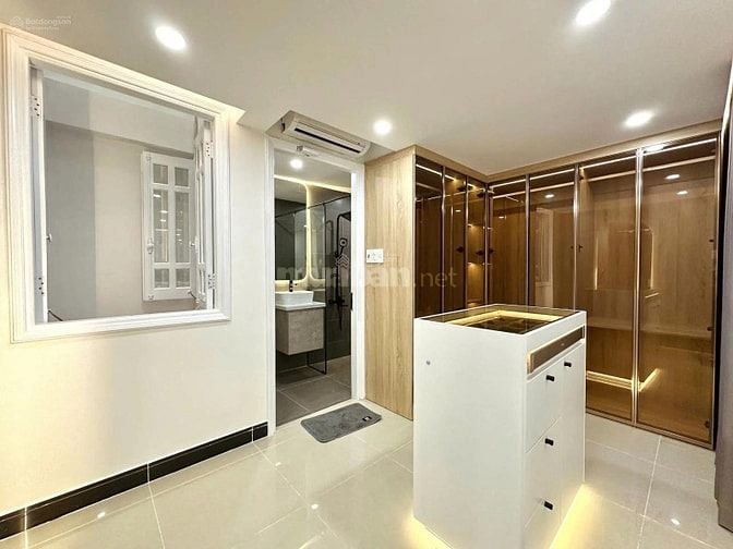 Chủ mắc nợ bán gấp nhà phú nhận, Phan Xích Long giá lỗ nặng