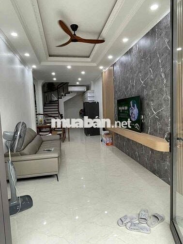 BÁN NHÀ GẦN MẶT PHỐ THẠCH BÀN- CỔ LINH, LONG BIÊN, 40m2,5 Tầng, 7.9 tỷ