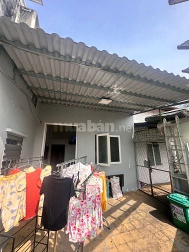 Chung cư thang bộ lầu 3 , mặt tiền đường trần phú 