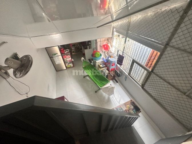 Chung cư thang bộ lầu 3 , mặt tiền đường trần phú 