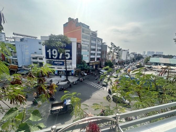 Chung cư thang bộ lầu 3 , mặt tiền đường trần phú 