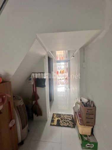 Chung cư thang bộ lầu 3 , mặt tiền đường trần phú 