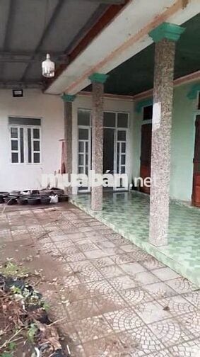 Nhà đẹp đối diện trường học 150m2, 2 phòng ngủ, cách chợ truồi 300m