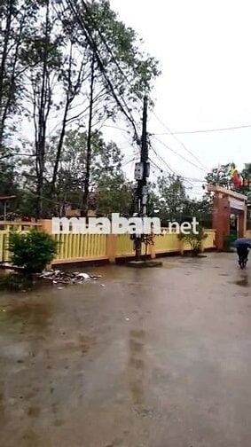 Nhà đẹp đối diện trường học 150m2, 2 phòng ngủ, cách chợ truồi 300m