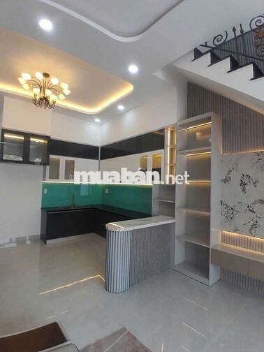 Nhà trệt 1 Lầu, đường nhựa, gần trường học, DT: 4,5x26, 4PN, 3WC