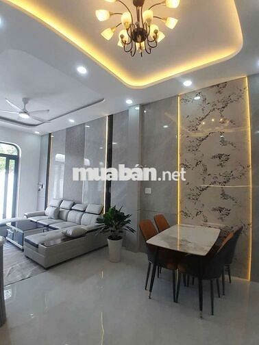 Nhà trệt 1 Lầu, đường nhựa, gần trường học, DT: 4,5x26, 4PN, 3WC