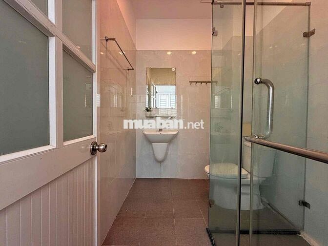 Căn Hộ Ngay Ngã Tư Hàng Xanh .... Ban Công Riêng ... Ngay Hutech 💦💦