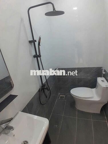 Nhà trệt 1 Lầu, đường nhựa, gần trường học, DT: 4,5x26, 4PN, 3WC