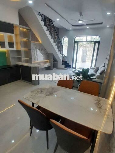 Nhà trệt 1 Lầu, đường nhựa, gần trường học, DT: 4,5x26, 4PN, 3WC