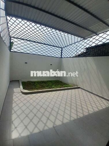 Nhà trệt 1 Lầu, đường nhựa, gần trường học, DT: 4,5x26, 4PN, 3WC