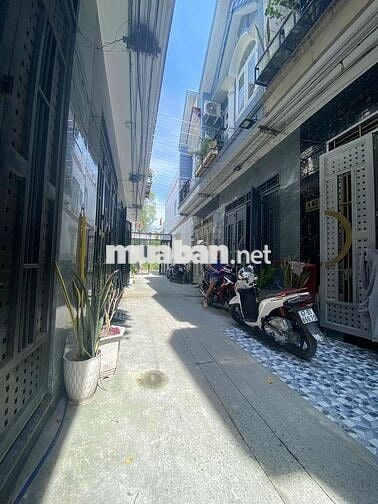 Nhà Hóc Môn 425triệu đúc thật kiên cố sát chợ Nhị Xuân điện nước sẵn