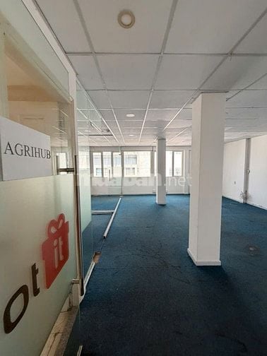 Cho thuê nguyên tòa nhà mặt tiền Nguyễn Văn Thủ Quận 1, giá rẻ, vị trí