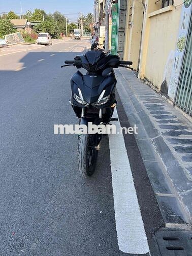 cần bán wener v3 đk 2023, mới 90%