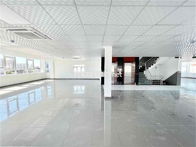Cho thuê VP 160m2 gần Lê Văn Sỹ view kính thoáng mát đầy đủ công năng