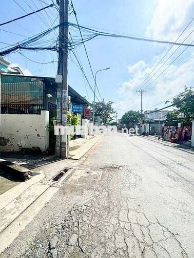 Cần bán nhà chính chủ đang ở tiện ích xung quanh gần chợ