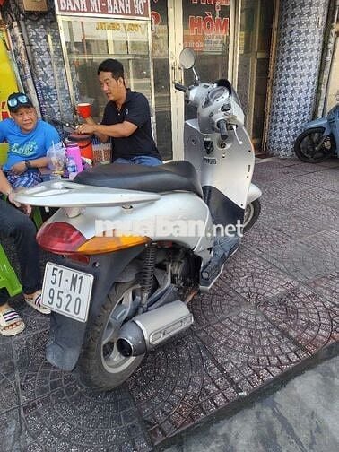 Honda Dylan màu Bạc