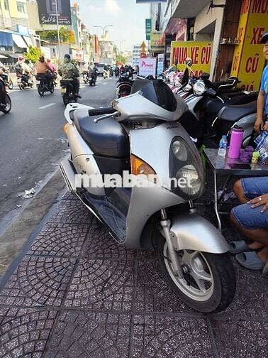 Honda Dylan màu Bạc
