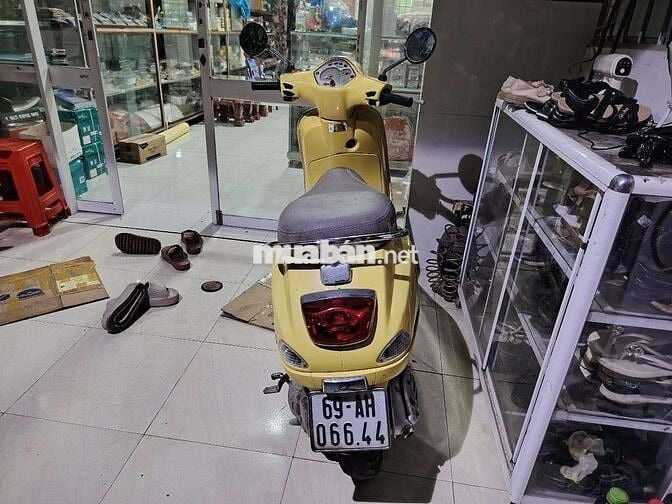 Nhà hết chổ để, bán Vespa lx125 còn thương lượng.