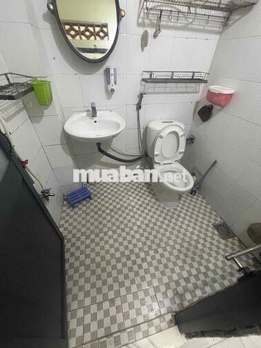 Cần cho thuê nhà hxt 4x16 đúc lửng 3pn 1wc 10 triệu tháng