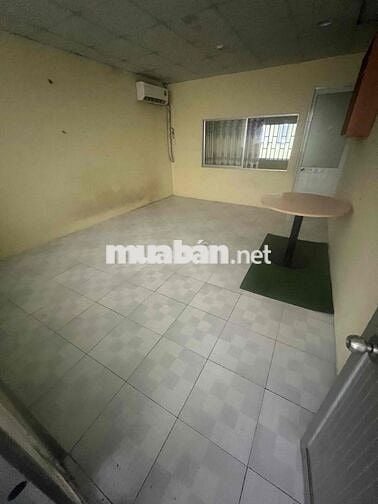 Cần cho thuê nhà hxt 4x16 đúc lửng 3pn 1wc 10 triệu tháng