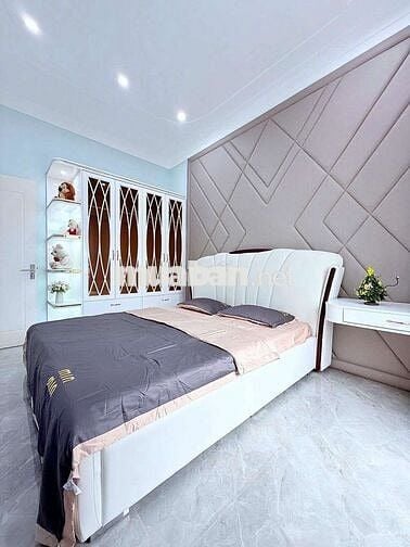 Bán nhà 2 tầng 2 mặt kiệt oto tận nhà Nguyễn Xí, 3pn, giá 4ty950tl