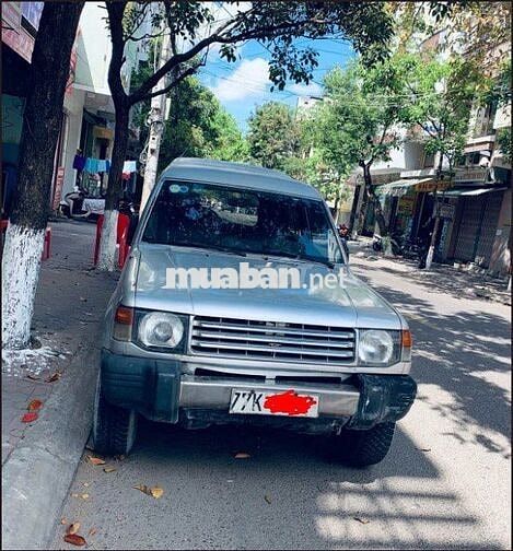 Ô tô Mitsubishi Pajero 1992 7 chỗ màu bạc