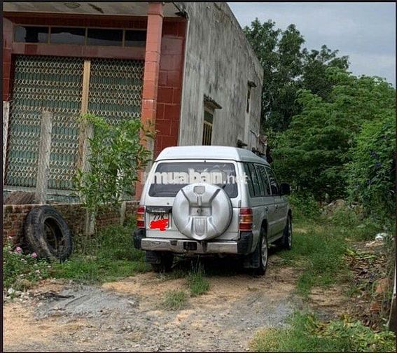 Ô tô Mitsubishi Pajero 1992 7 chỗ màu bạc