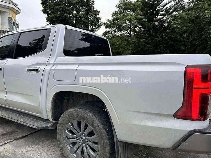 Mitsubishi Triton 2024 Premium 2WD 10000 km