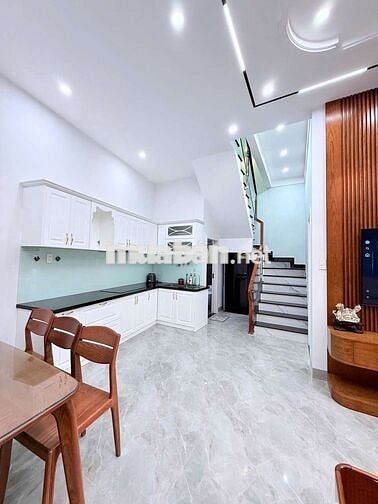 Bán nhà 2 tầng 2 mặt kiệt oto tận nhà Nguyễn Xí, 3pn, giá 4ty950tl