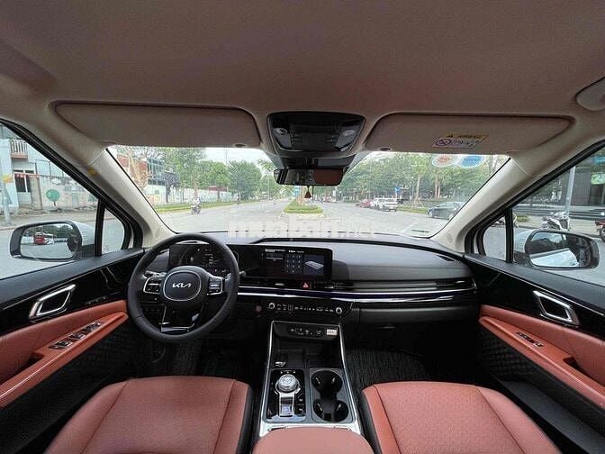 Kia Carnival Premium 7S model 2025 màu trắng