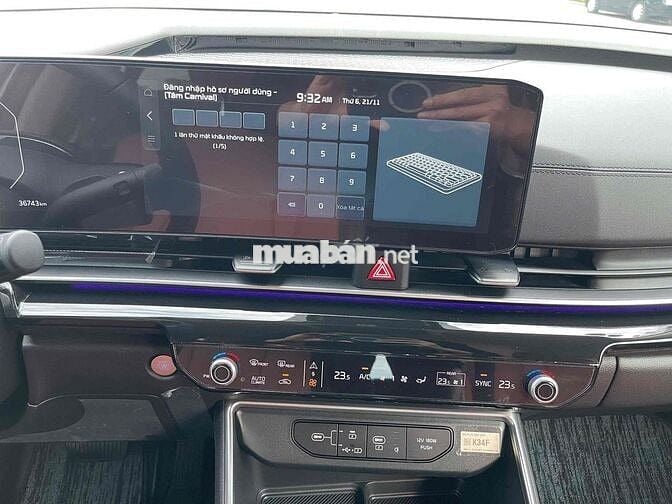 Kia Carnival Premium 7S model 2025 màu trắng