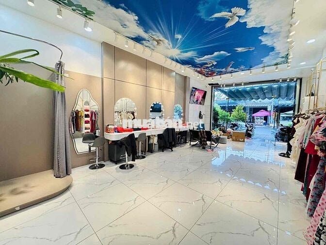 nhà 3 tầng đường 10m5 lề 4m vị trí kinh doanh đỉnh