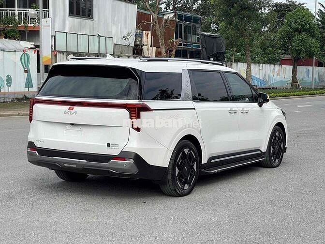 Kia Carnival Premium 7S model 2025 màu trắng