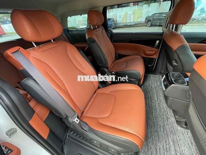 Kia Carnival Premium 7S model 2025 màu trắng