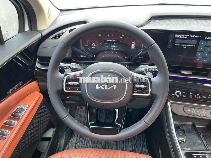 Kia Carnival Premium 7S model 2025 màu trắng