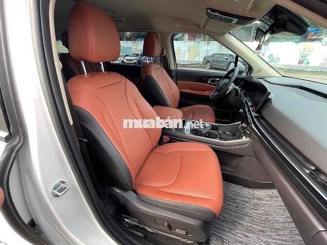 Kia Carnival Premium 7S model 2025 màu trắng
