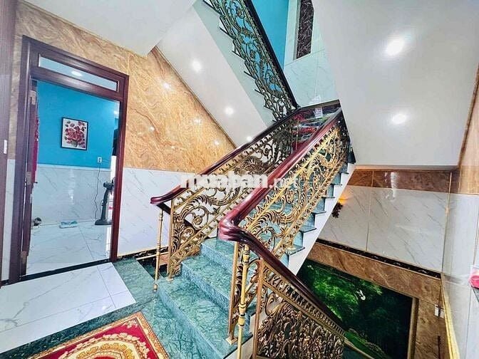 nhà 3 tầng đường 10m5 lề 4m vị trí kinh doanh đỉnh