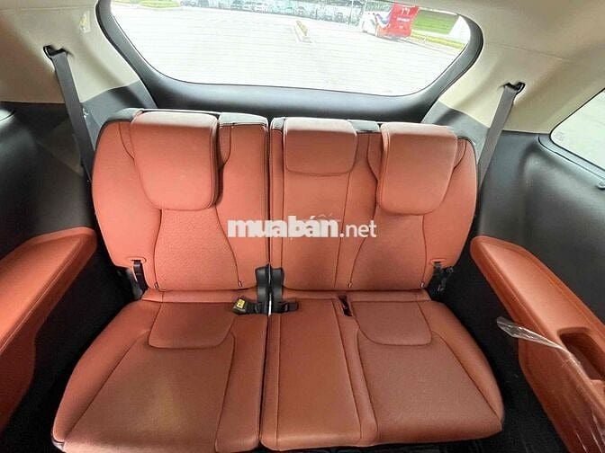 Kia Carnival Premium 7S model 2025 màu trắng