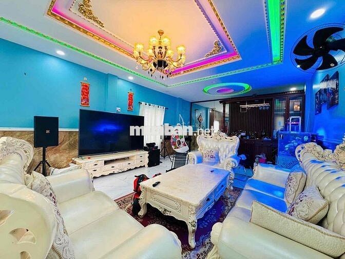 nhà 3 tầng đường 10m5 lề 4m vị trí kinh doanh đỉnh