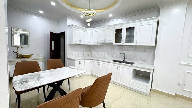 Bán nhà Văn Miếu, 8 tầng, có thang máy, ngõ ô tô, cho thuê cao