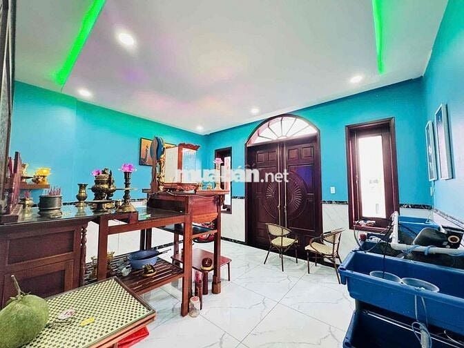 nhà 3 tầng đường 10m5 lề 4m vị trí kinh doanh đỉnh