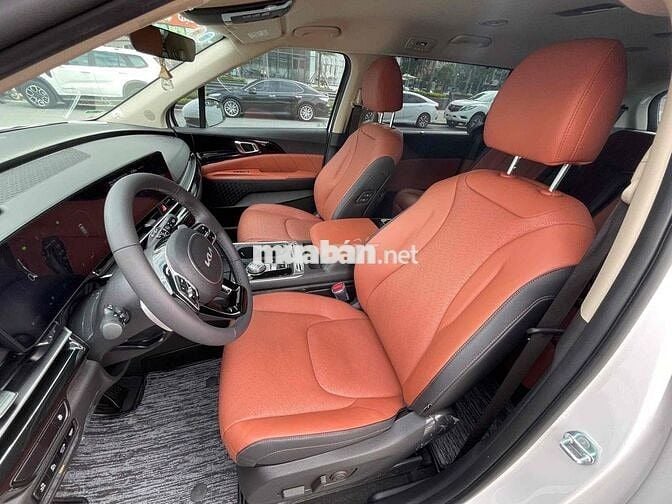 Kia Carnival Premium 7S model 2025 màu trắng