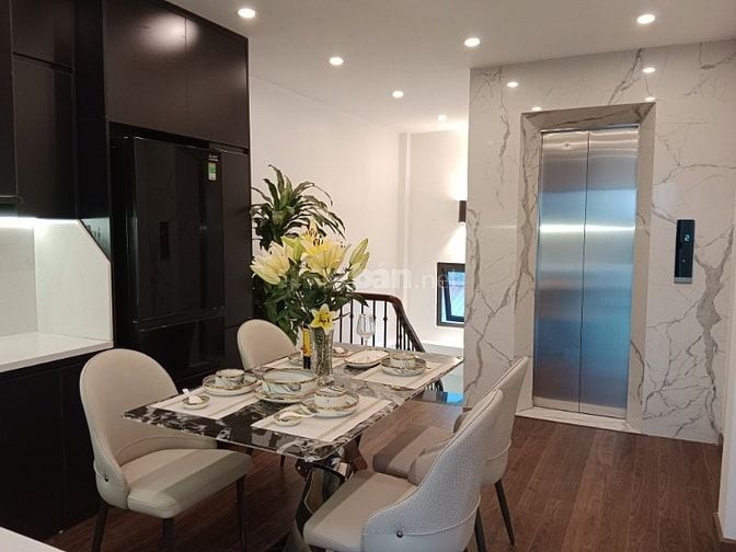 Nhà Đẹp, Gần Times City Thang Máy Dương Văn Bé 39m, 5 tầng, 12.2 tỷ