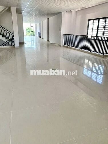 CHO THUÊ TOÀ NHÀ 5 TẦNG 1500M2 CÓ THANG MÁY MẶT TIỀN ĐƯỜNG LỚN TTTP