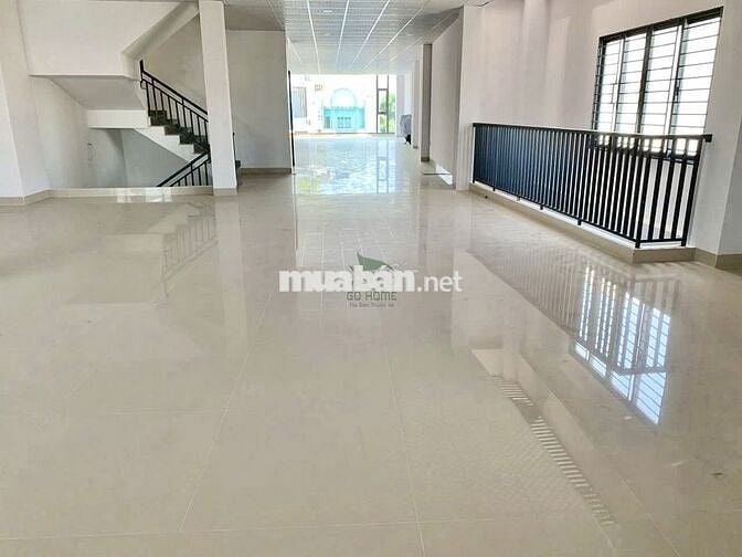 CHO THUÊ TOÀ NHÀ 5 TẦNG 1500M2 CÓ THANG MÁY MẶT TIỀN ĐƯỜNG LỚN TTTP