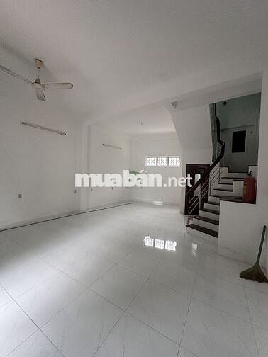 CHO THUÊ NHÀ KINH DOANH 3 TẦNG TUYẾN ĐƯỜNG CHÍNH TRUNG TÂM THÀNH PHỐ